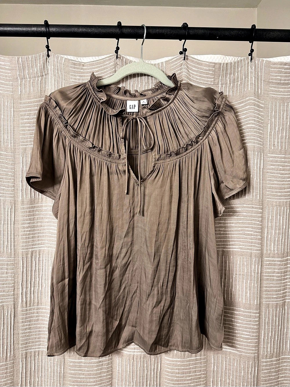 Gap satin tie neck blouse - M